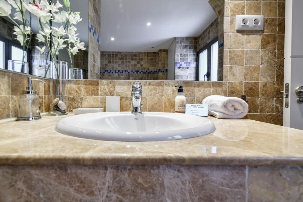 Big Stylish And Modern Apartment In Madrid Centre Εξωτερικό φωτογραφία