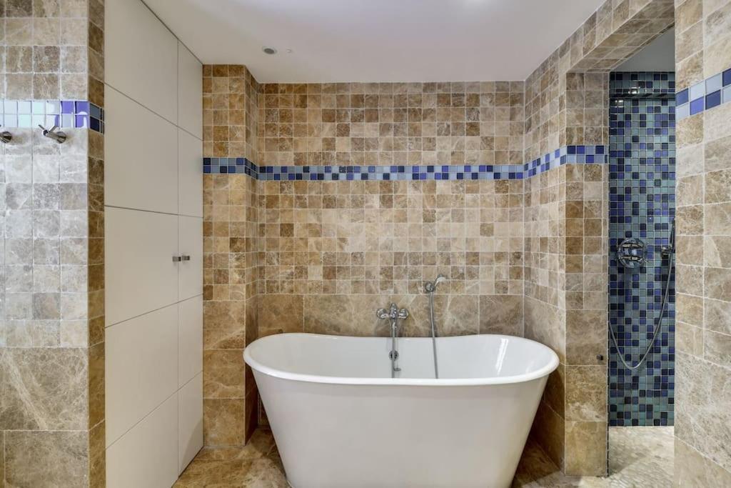 Big Stylish And Modern Apartment In Madrid Centre Εξωτερικό φωτογραφία